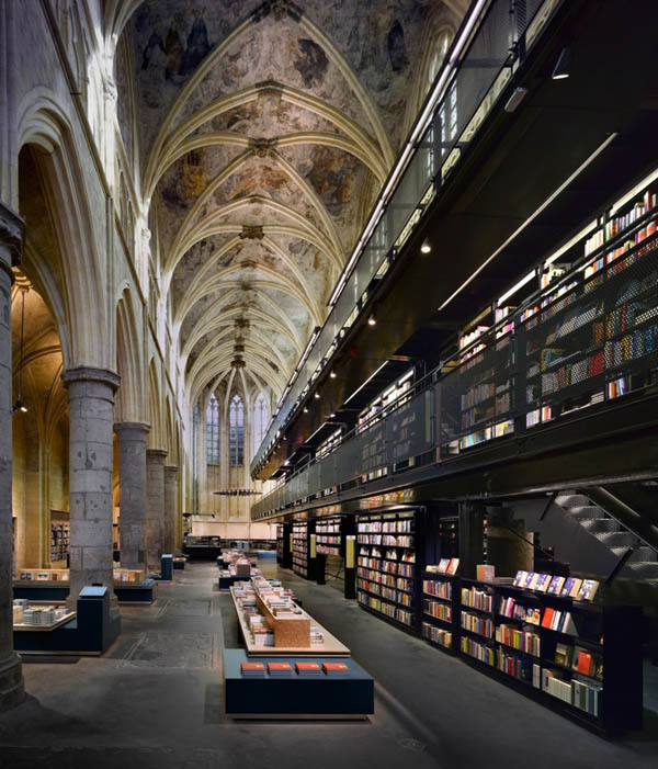 Selexyz Bookstore in Maastricht 1 Extreme Makeover: Church Turnet into Library