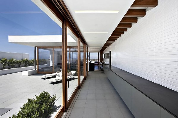 Modern Harborview Hills by Laidlaw Schultz Architects i1c25 Modern Harborview Hills by Laidlaw Schultz Architects