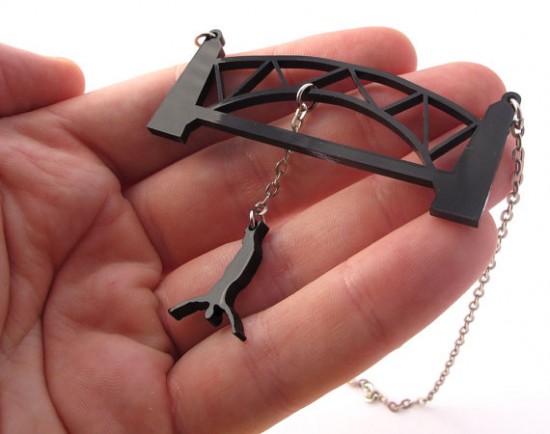 Bungee Jumping Necklace necklace2 550x434 Bungee Jumping Necklace