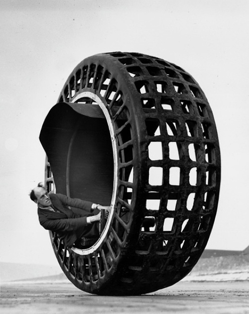 Dynasphere testing on Weston beach 1932 tumblr m5wwgxALpL1rse1ipo1 500 Dynasphere testing on Weston beach 1932