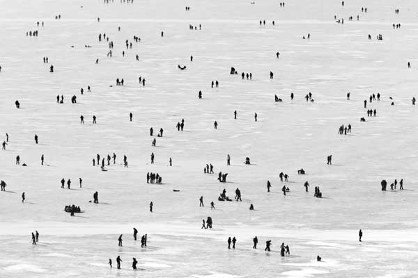 People Enjoy A Frozen, Paradise For Skaters On Frozen Lake 0023ae606e660eb052302f People Enjoy A Frozen, Paradise For Skaters On Frozen Lake