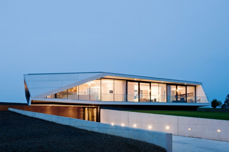 1312 750x499 L House by Architects Collective