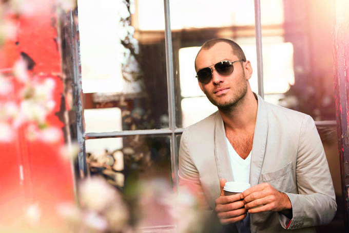 Jude Law by Peter Lindbergh for Vogue Eyewear 404c5 jude law peter lindbergh vogue eyewear 02 Jude Law by Peter Lindbergh for Vogue Eyewear