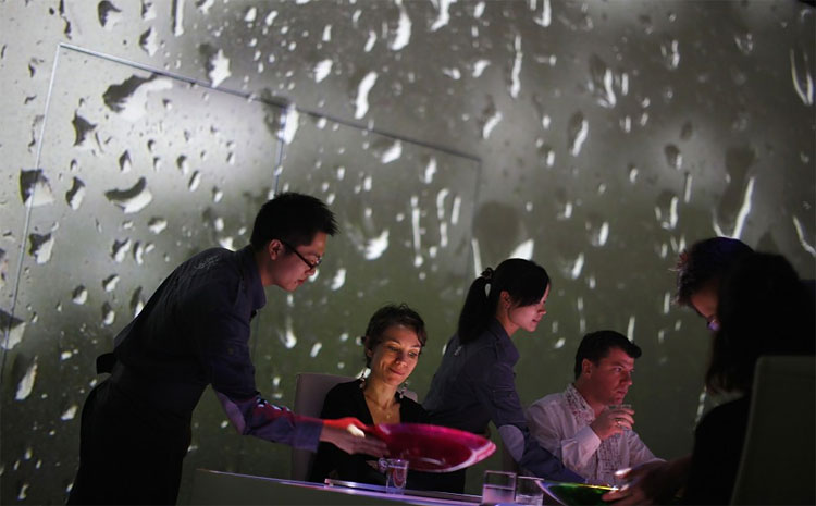 Ultraviolet Restaurant: Shanghai Eatery Pairs Food, Wine, Light, Sound 423 Ultraviolet Restaurant: Shanghai Eatery Pairs Food, Wine, Light, Sound