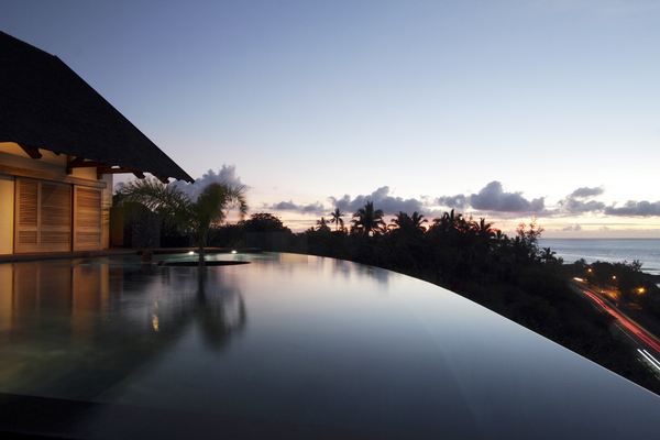 4c14910af28256e27435d831415a306d1 West Edge House by No Coffee Architects