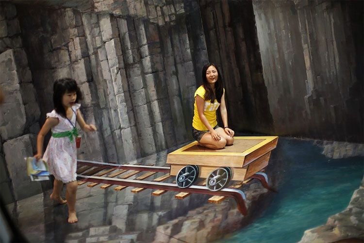 711 ‘Magic Art’ Thrills Museumgoers In Hangzhou, China