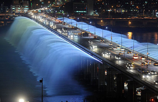 Banpo Bridge in Seoul, South Korea Banpo Bridge Seoul Enpundit 1 Banpo Bridge in Seoul, South Korea