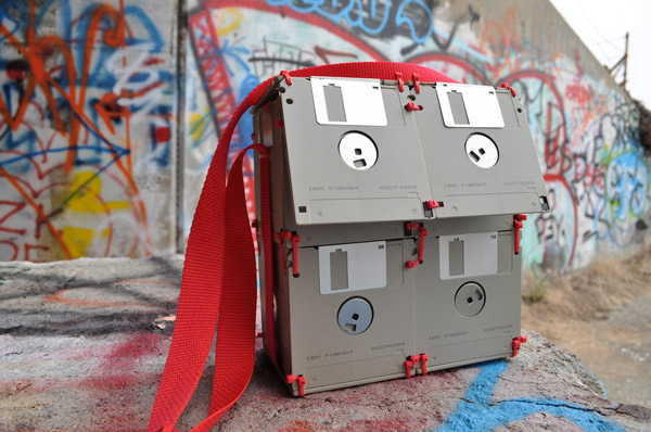 Geeky Bags Made from Old Floppy Disks DYT Roxanne Gibson 2 Geeky Bags Made from Old Floppy Disks