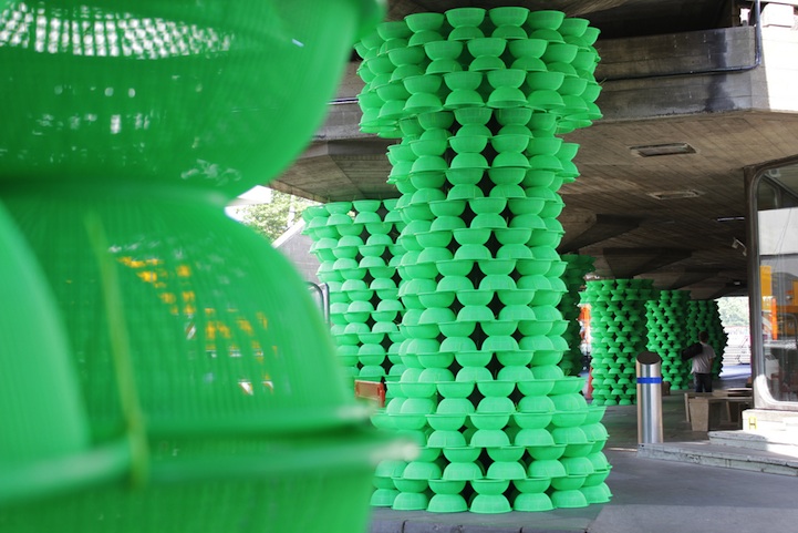 Whimsical Installations Introduce Korean Pop Art to London balloontree04 Whimsical Installations Introduce Korean Pop Art to London