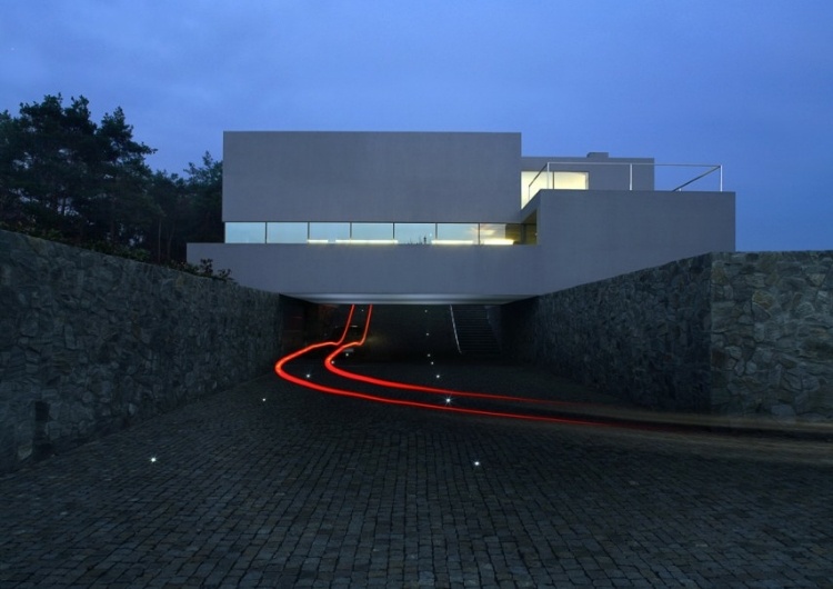 home 3a1 Brilliant Aatrial House by KWK PROMES