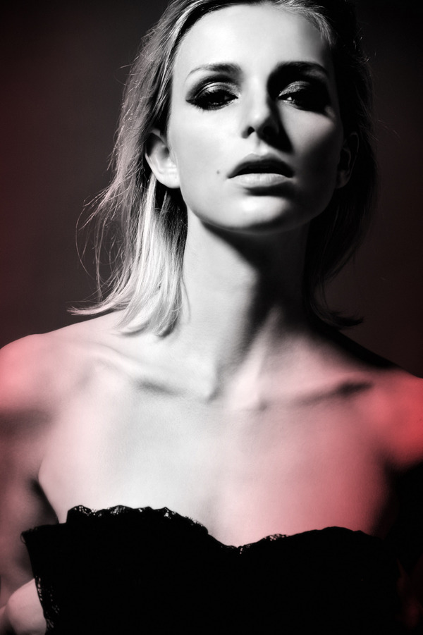 Killing Me Softly by Timmothy Lee i1c202 Killing Me Softly by Timmothy Lee