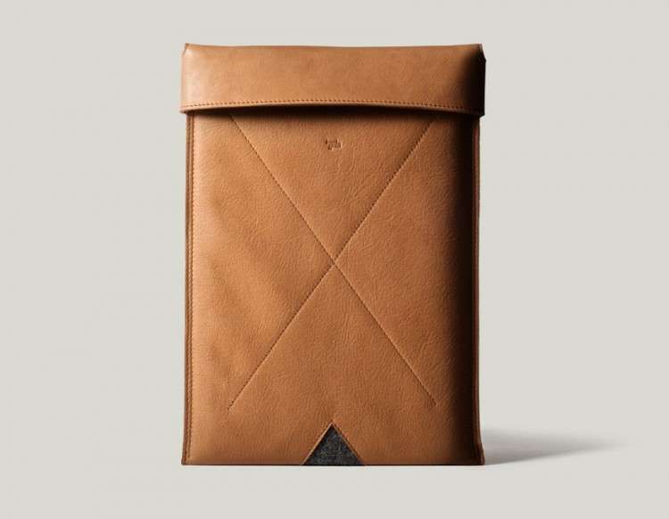Leather MacBook Sleeve 016 750x582 Leather MacBook Sleeve