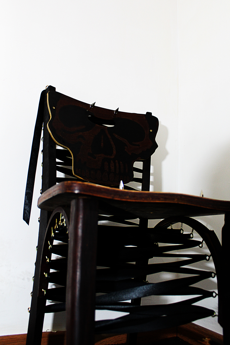 4 CHAIRS 08 00 4 CHAIRS