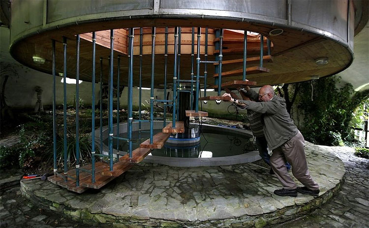 Czech Man Builds an Amazing Sci Fi House 525 Czech Man Builds an Amazing Sci Fi House
