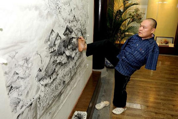 Armless Painter 2 Armless Painter Paints With His Mouth & Feet