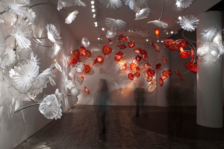 DaleChihuly1 Sparkling Glass Flowers Light Up Gallery Walls