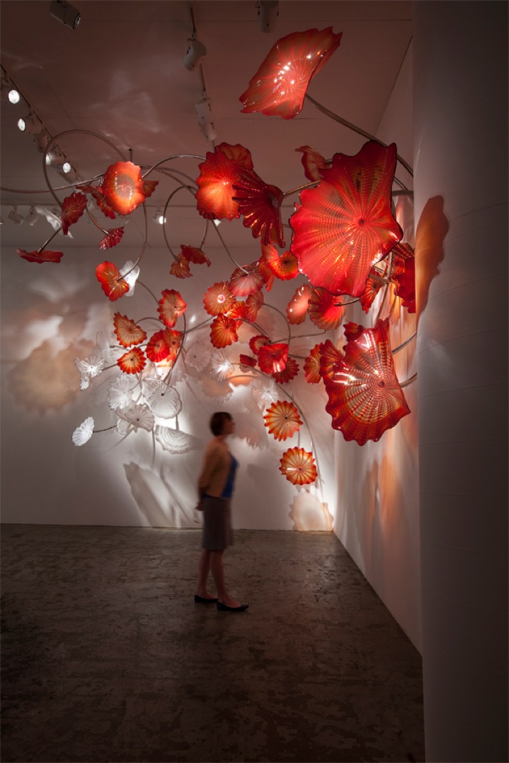 DaleChihuly2 Sparkling Glass Flowers Light Up Gallery Walls