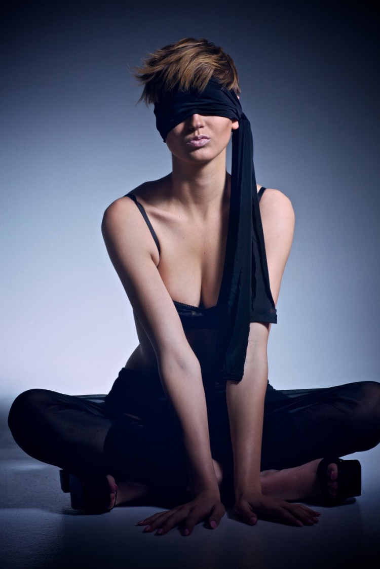 Blindfold IMG 1013sm 750x1124 Blindfold