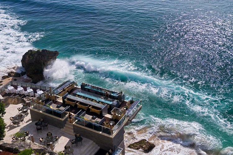 The most amazing bars through the world! bar Rock Bar Ayana Resort Spa Bali Indonesia 750x500 The most amazing bars through the world!
