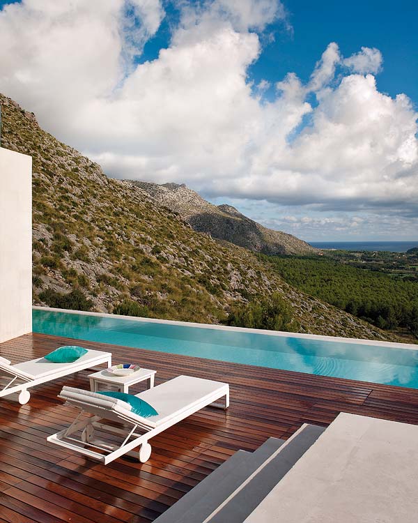  Breathtaking Home Overlooking the Mediterranean Sea