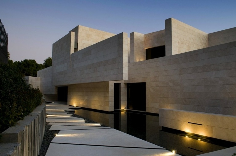 home 1b3 Family House in Marbella by A cero