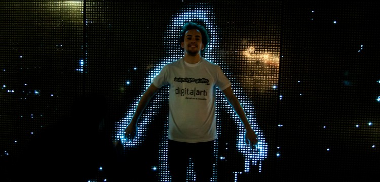 water light graffiti 6 750x360 GRAFFITI MADE WITH LIGHT