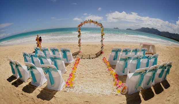 wide angle shot for beach oahu ceremony1 thumb 4 Most Important Wedding Photography Lenses