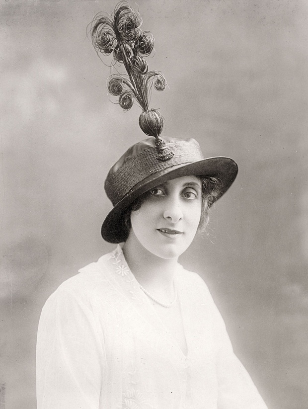 WOMEN’S HATS (1913 1915) won 2 WOMEN’S HATS (1913 1915)