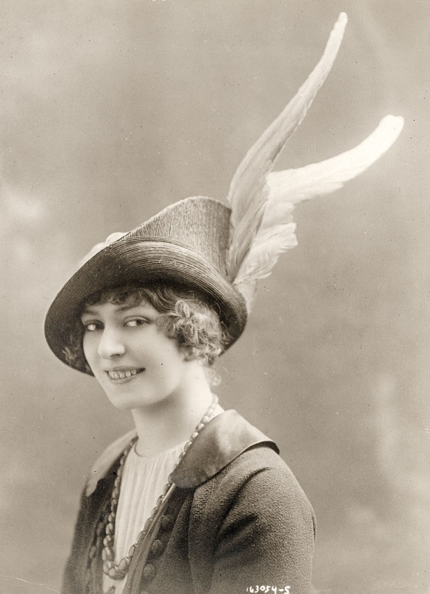 WOMEN’S HATS (1913 1915) won 3 WOMEN’S HATS (1913 1915)