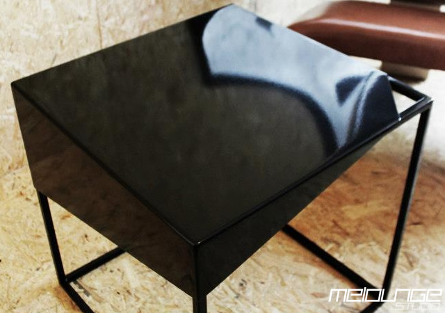 3o7 Crust table by Melounge Studio