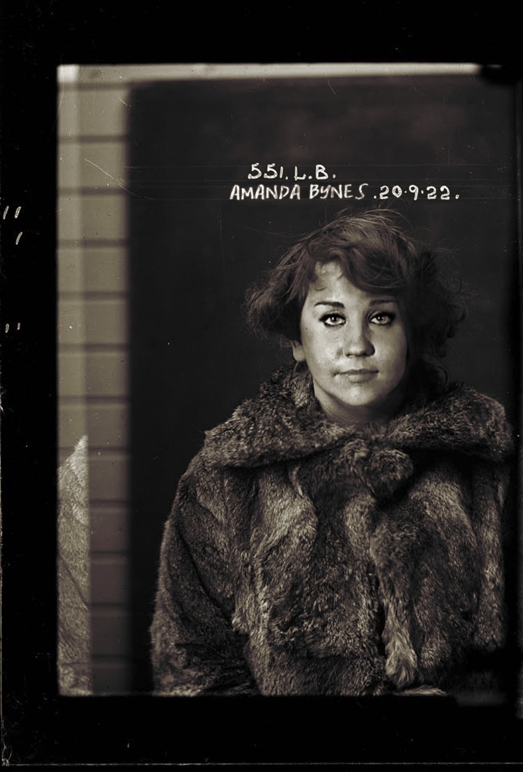 Celebrity Mugshots Get A 1920s Makeover Amanda2 750x1107 Celebrity Mugshots Get A 1920s Makeover