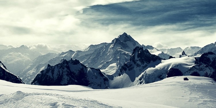 40 Awesome Twitter Covers for Your New Twitter Profile Snow1 750x375 40 Awesome Twitter Covers for Your New Twitter Profile