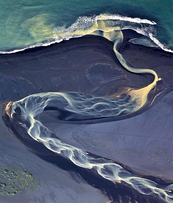 Stunning Aerial Photos of Iceland’s Volcanic Rivers Stunning Aerial Photos of Iceland’s Volcanic Rivers