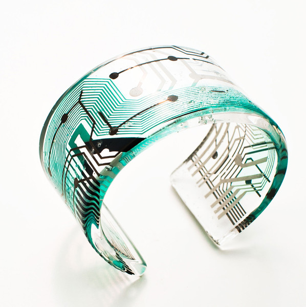 Cirkuita, a collection of crystal jewelry made with camera parts Cirkuita, a collection of crystal jewelry made with camera parts