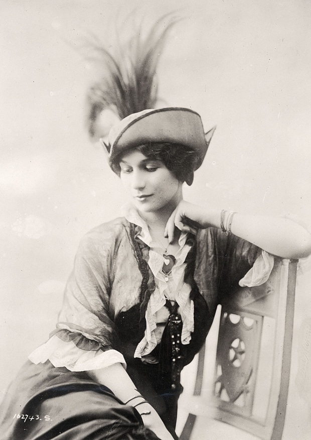 i1a63 VINTAGE WOMEN’S HATS