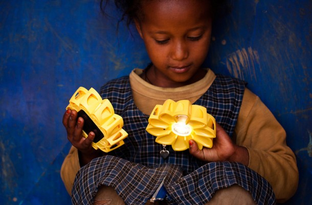  Little Sun, a powerful LED lamp powered by sun
