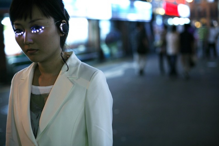 soomiPARK LED Eyelash 01 750x499 LED Eyelash, a piece of jewelry and beauty trick at once