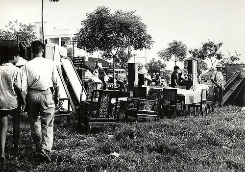 03 INDOCHINE. HANOI 1954 MARCHE AUX PUCES 3 Old Photos of Hanoi from 1954