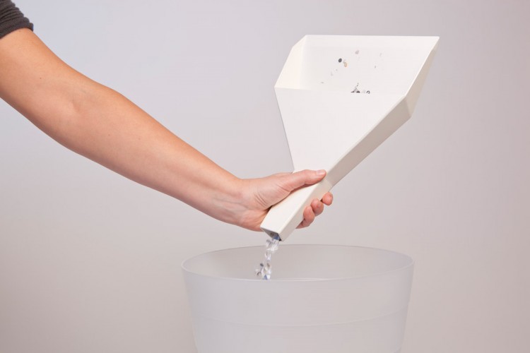 1.51.1327171827.187670jpg 750x500 Dustpan by Kawamura Ganjavian