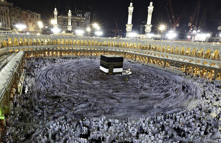 1203 Stunning Long Exposures of Muslim Pilgrims Circling a Sacred Site for Hajj