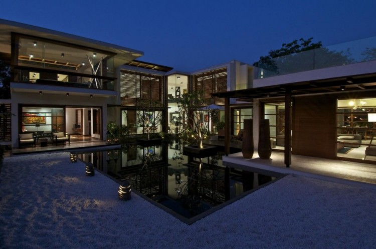 Courtyard House by Hiren Patel Architects 179 750x497 Courtyard House by Hiren Patel Architects