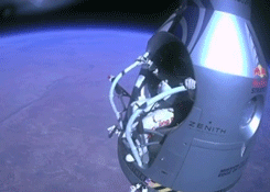 2 Faster than the speed of sound Fearless Felix’ Baumgartner jumps from edge of space: In Gif