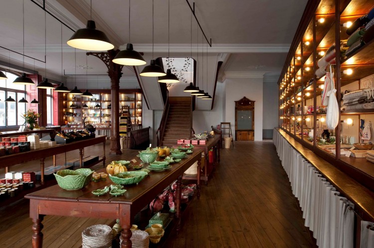 A Vida Portuguesa celebrating portuguese antique products A Vida Portuguesa Lisbon Store Interior 750x498 A Vida Portuguesa celebrating portuguese antique products