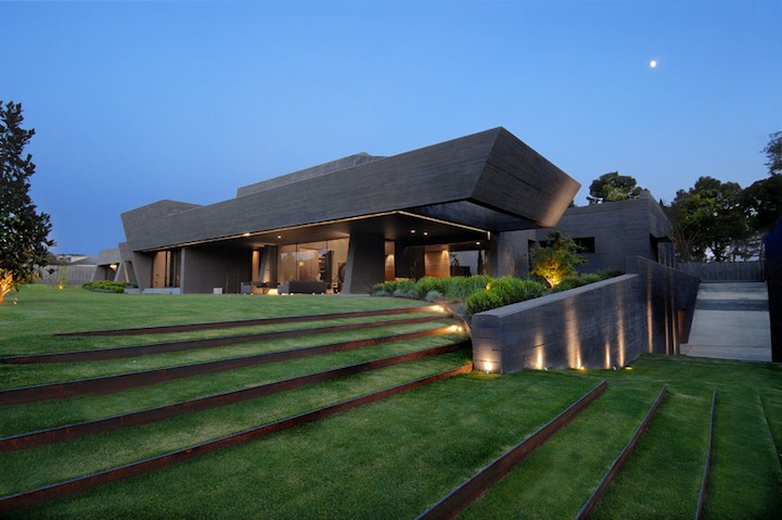 Concrete Constucted Geometric Residence by A Cero Cero Concrete Constucted Geometric Residence by A Cero