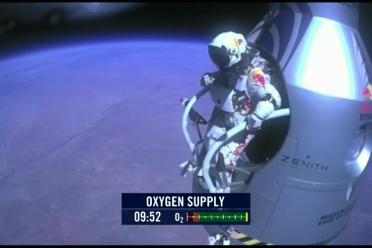 IMG 2010 750x500 Felix Baumgartner   39km jump
