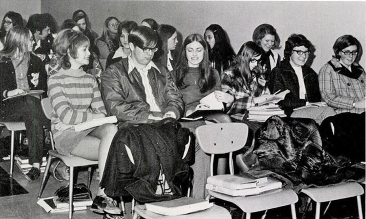 Mini Skirts in the Classroom in the Past Mini Skirts in the Classroom in the Past 41 750x450 Mini Skirts in the Classroom in the Past