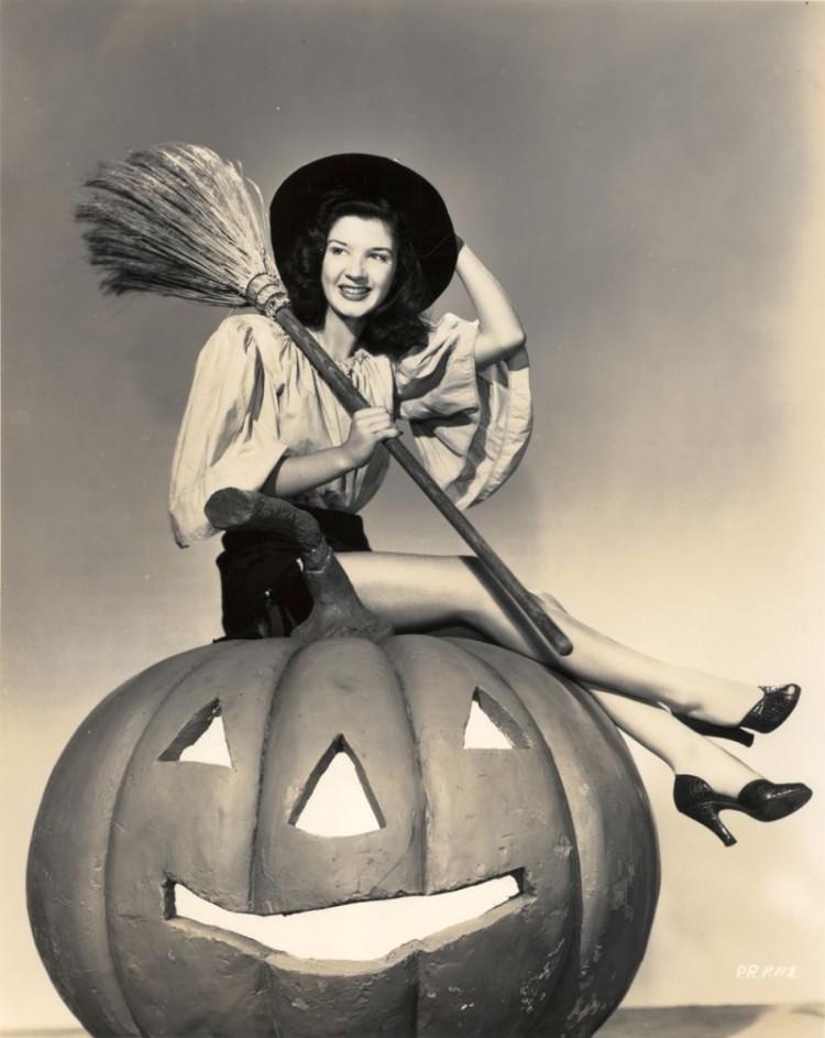A Shapely Coven of 13 Starlets Peggy Ryan 750x943 A Shapely Coven of 13 Starlets