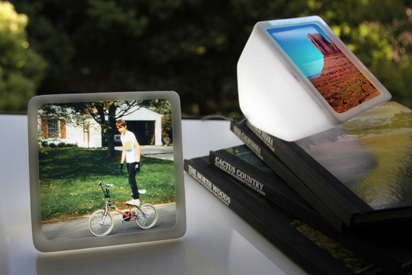  LED Picture Frame Lights Up Your Photos