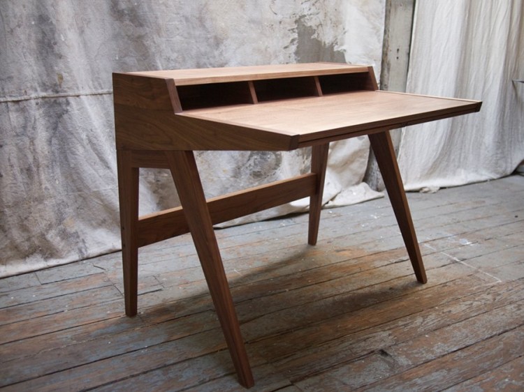 lauradesk 750x562 Laura Desk by Phloem Studio