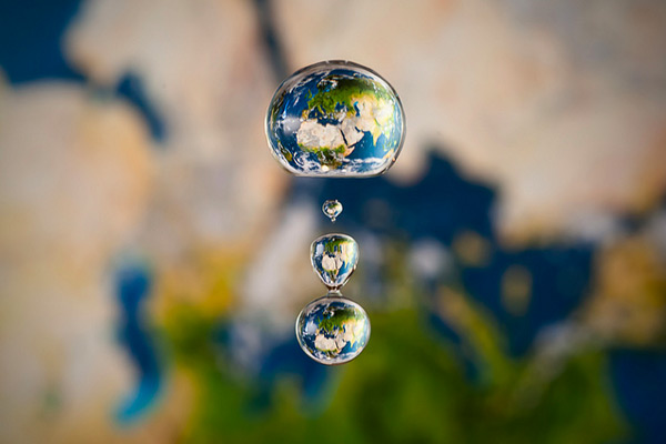 Stunning Water Drop Refractions Stunning Water Drop Refractions